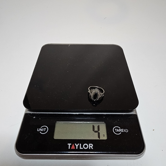 Sterling Silver 925 Black Onyx carved Leaf Motif Ladies Ring size 9 Weighs 4 Gms - Picture 7 of 7